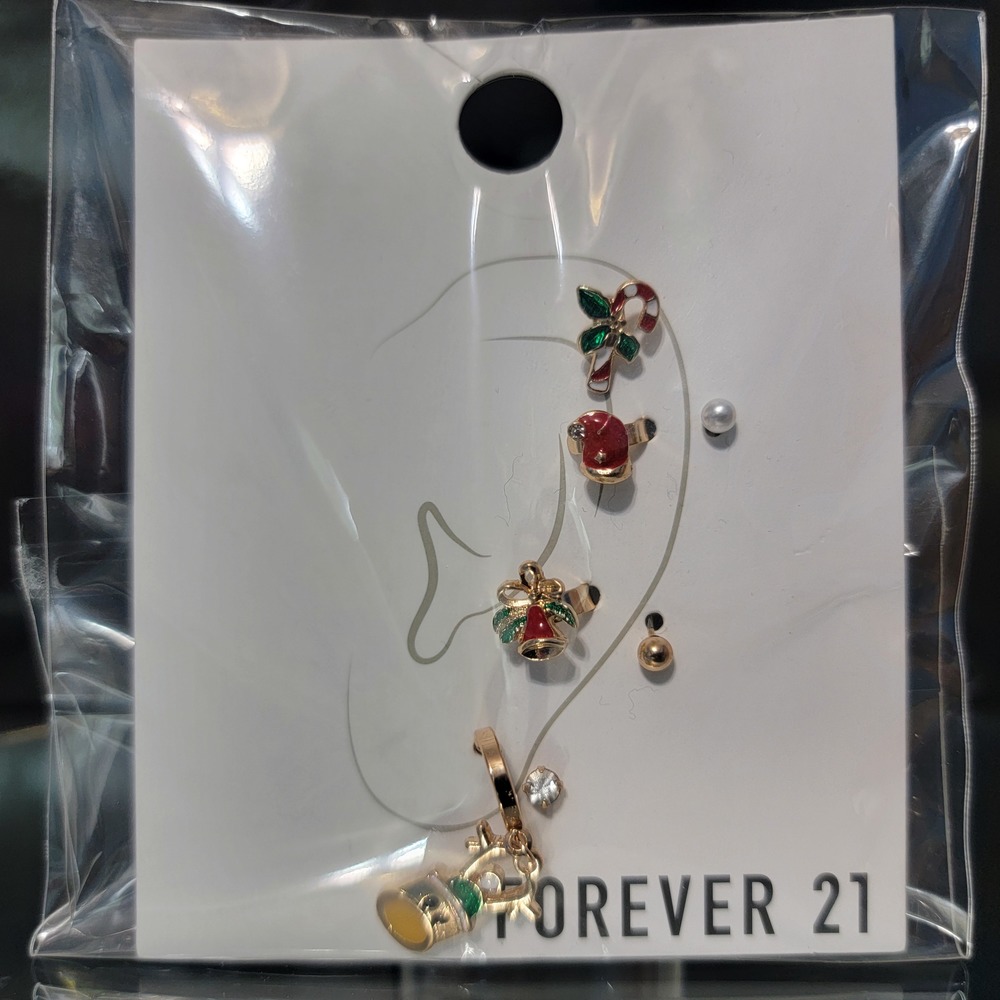 Forever 21 | Gold | Earrings | Christmas | 7 Earrings